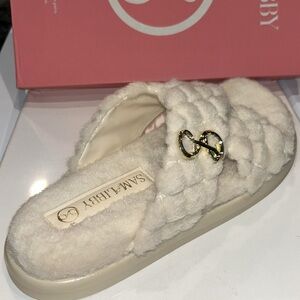 Sam & Libby Cream Fluffy Slippers size 10